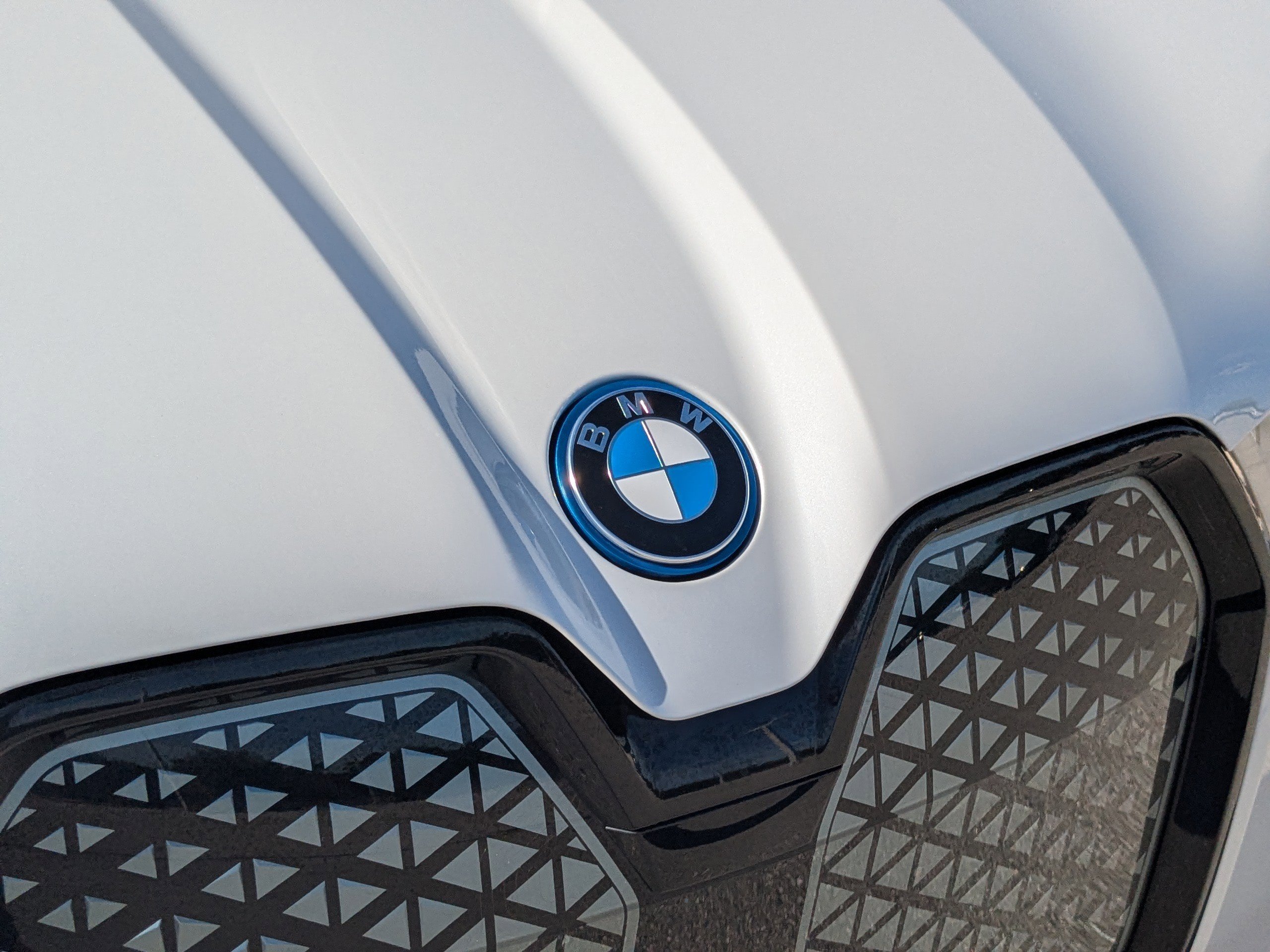 Used 2023 BMW iX xDrive50 w/ Sport Package image 11