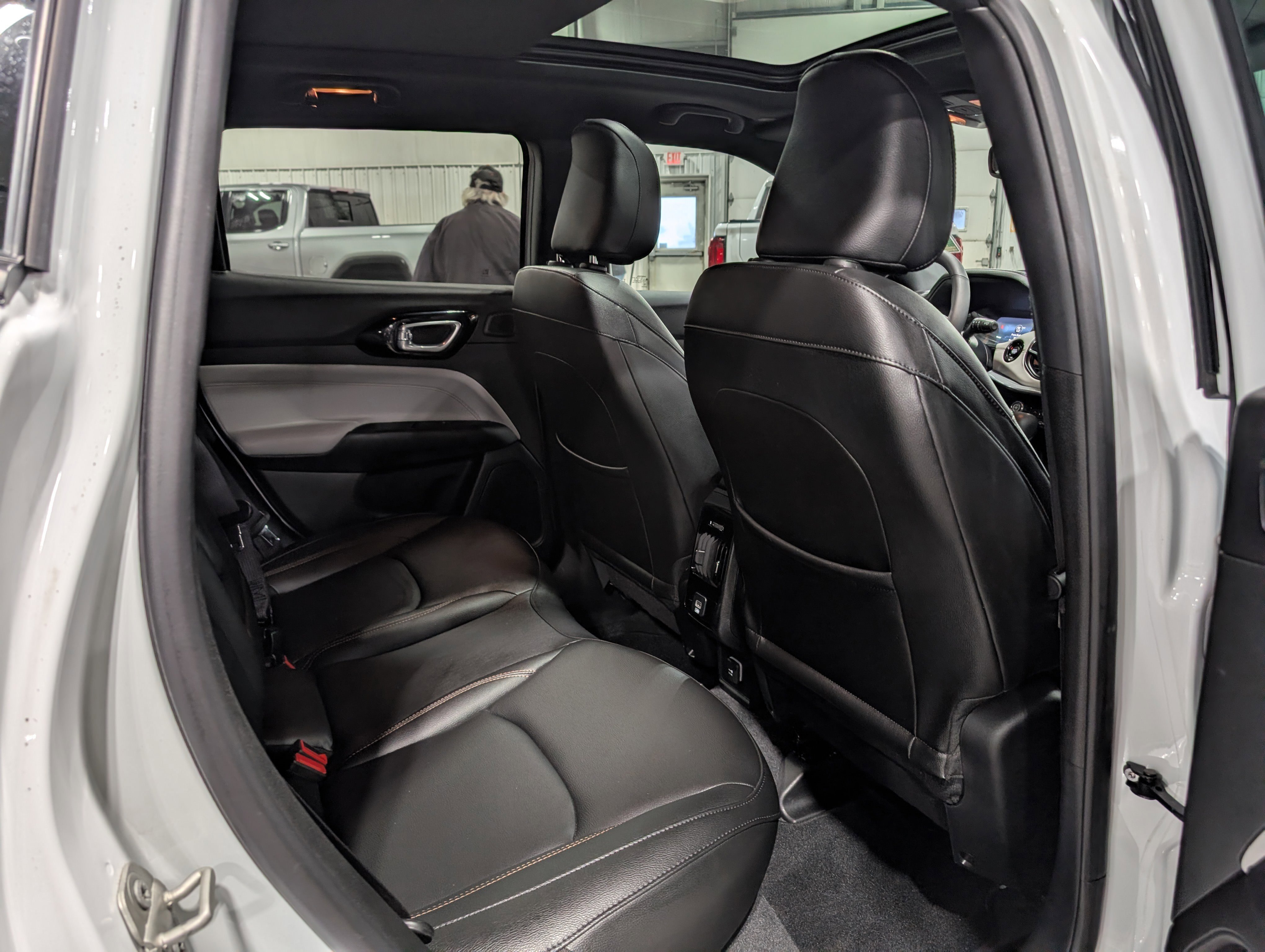 Used 2023 Jeep Compass Limited w/ Sun and Sound Group image 13