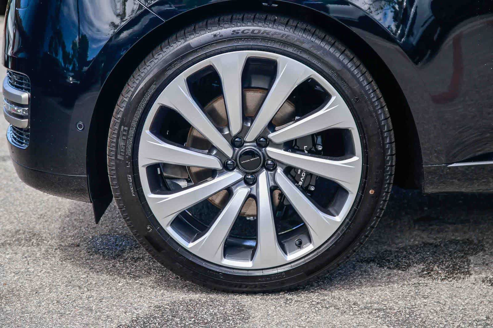 New 2026 Land Rover Range Rover SE image 9