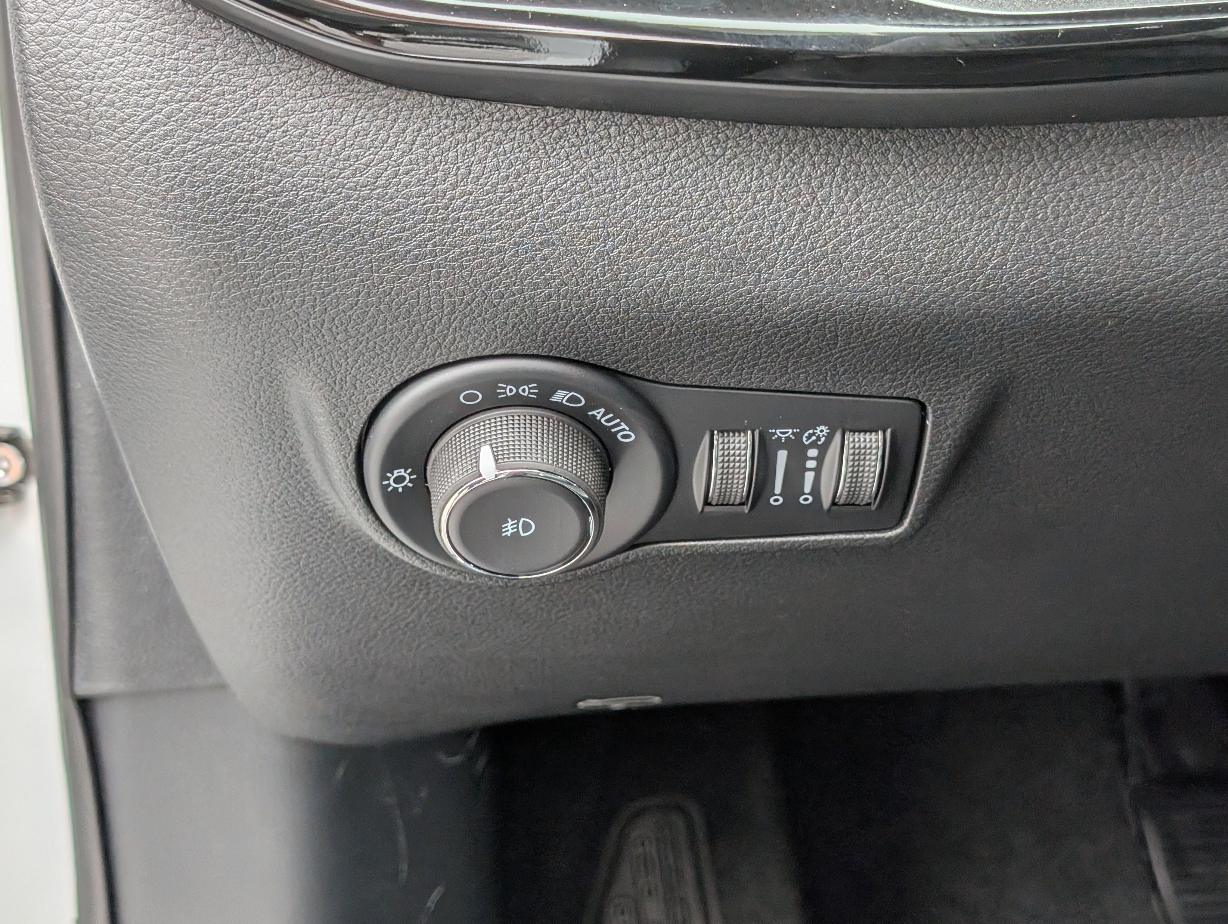 New 2026 Jeep Compass Limited image 14