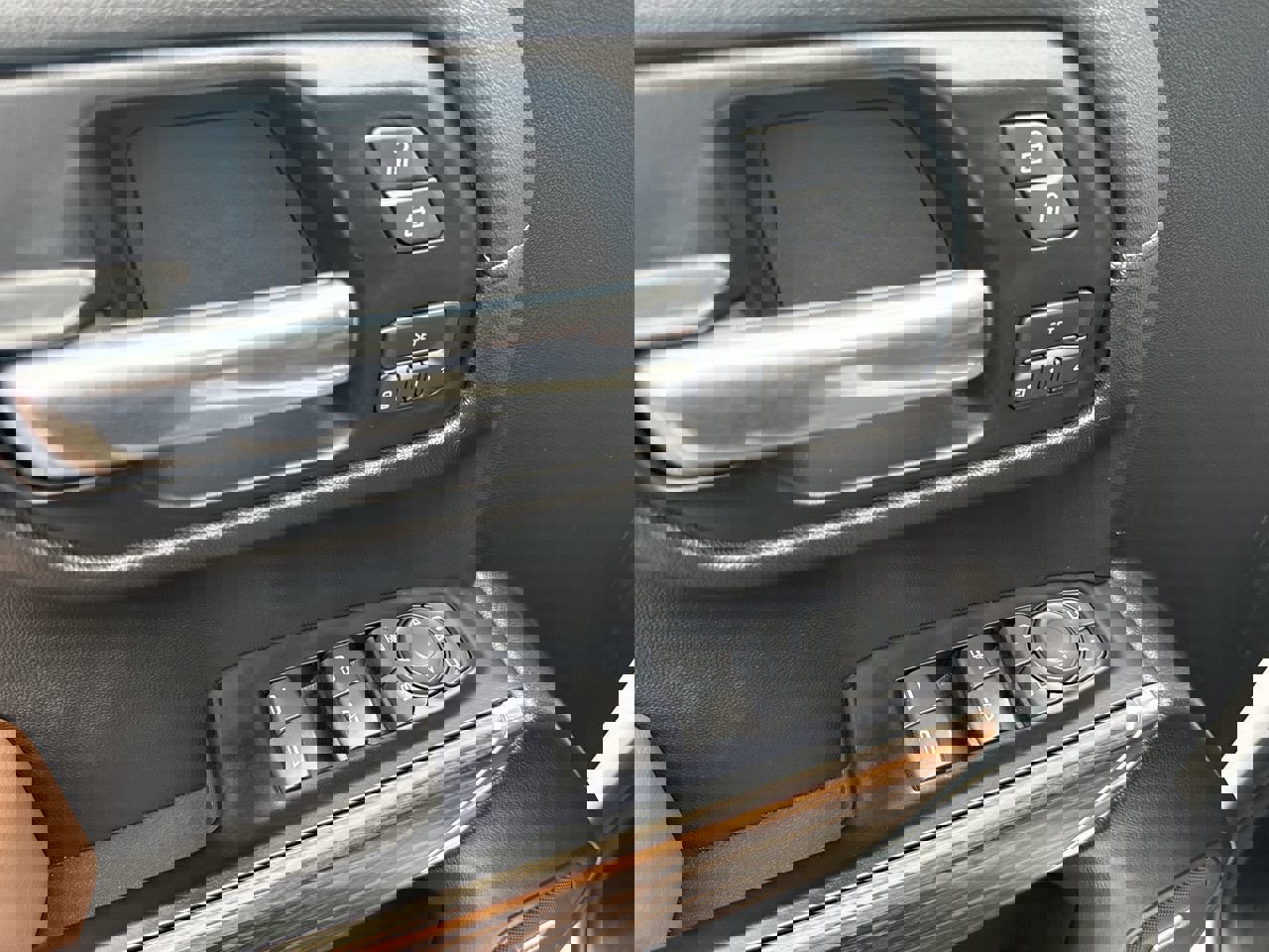 Used 2019 Chevrolet Silverado 1500 High Country w/ Technology Package image 23