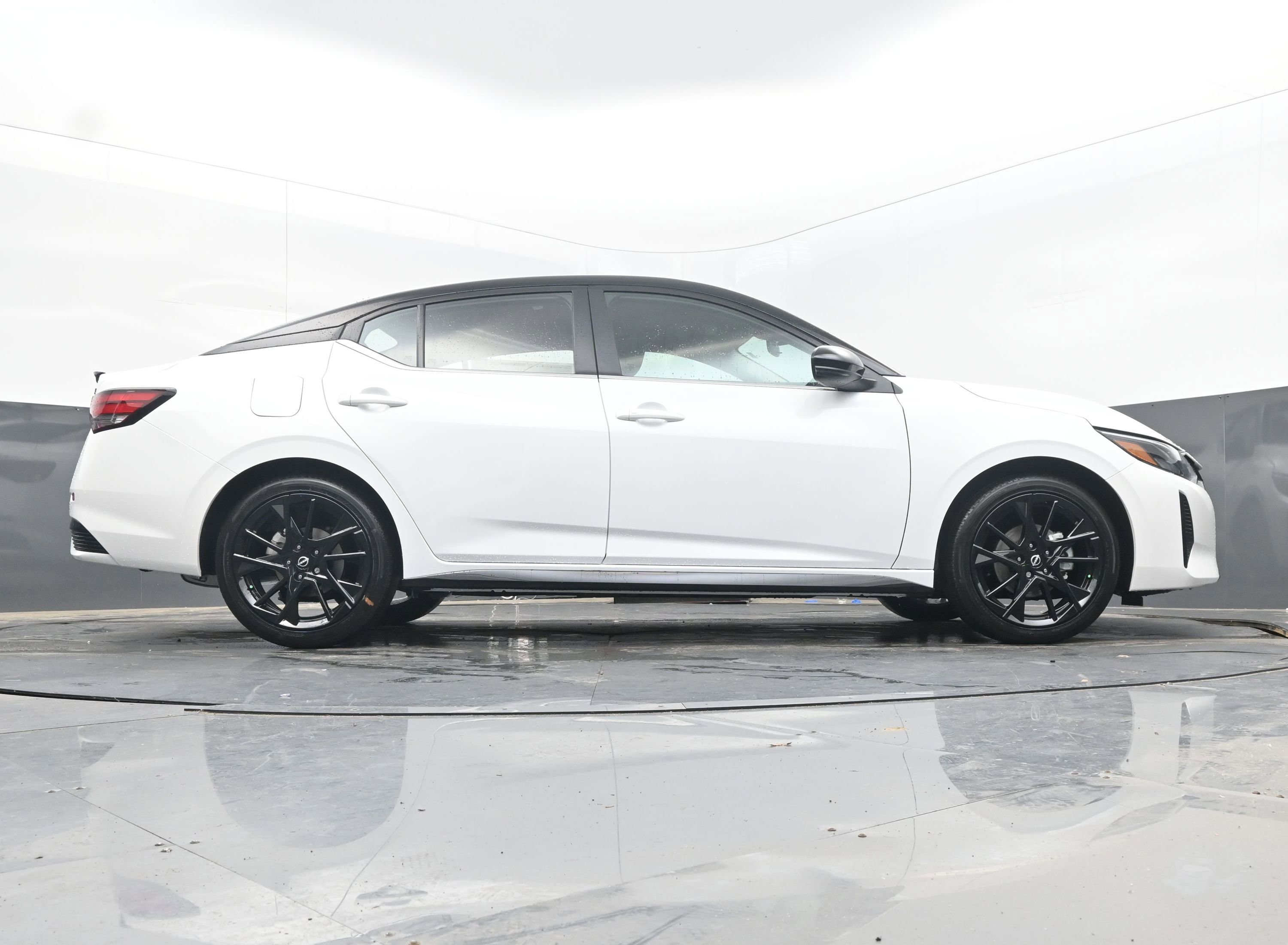 New 2025 Nissan Sentra SR w/ Midnight Edition image 29