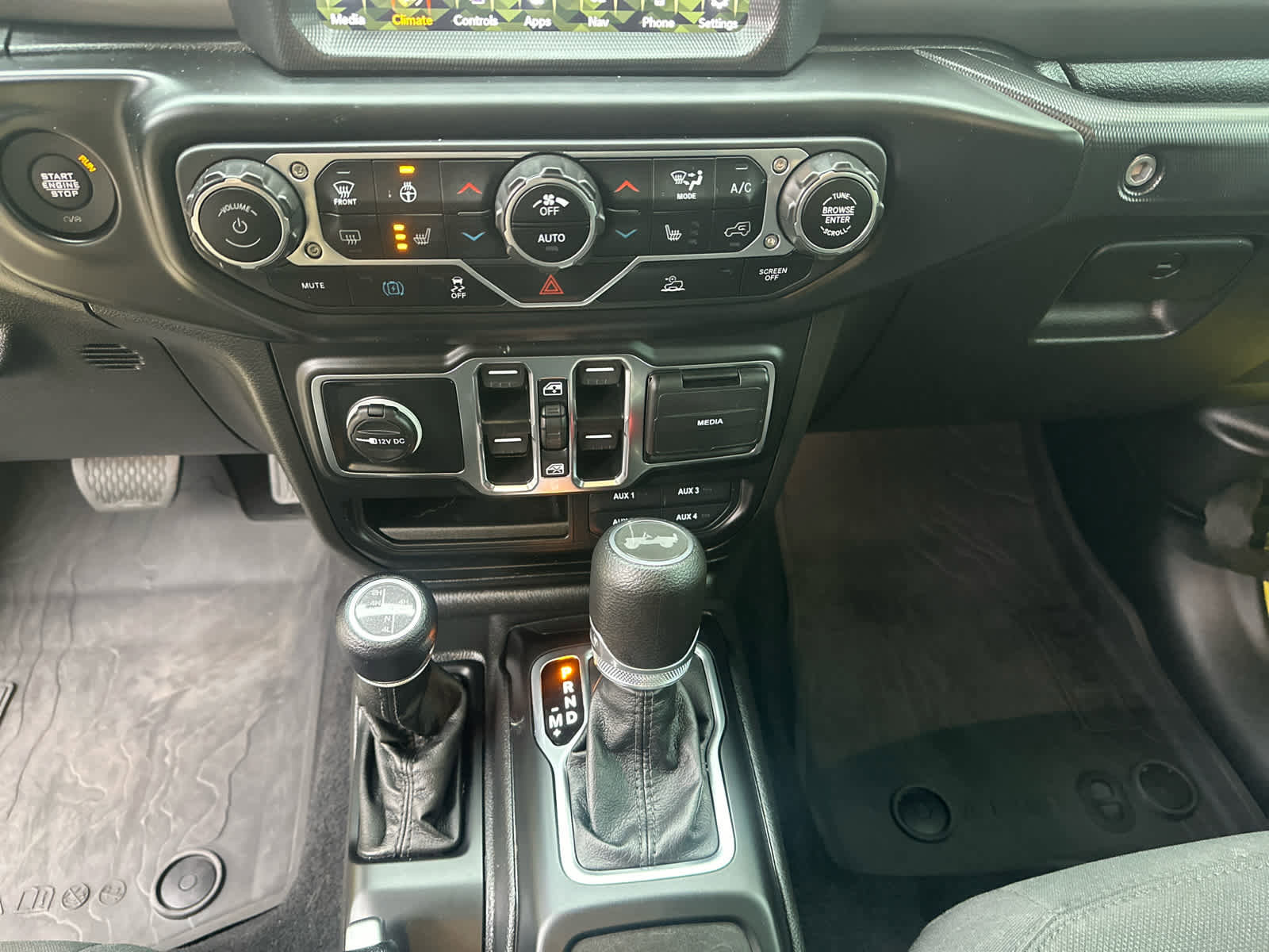 Used 2023 Jeep Wrangler Unlimited w/ Cold Weather Group image 25