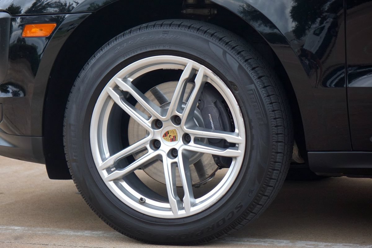 Used 2019 Porsche Macan AWD/4WD image 25