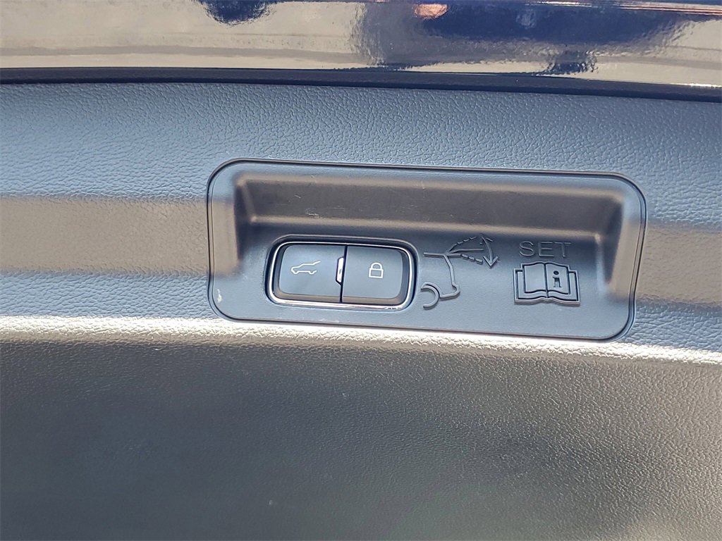 Used 2022 Ford Explorer Limited w/ Limited Technology Package image 8