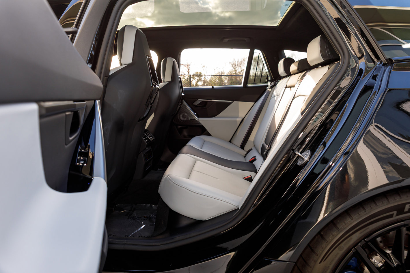 Used 2026 BMW M5 Touring image 28