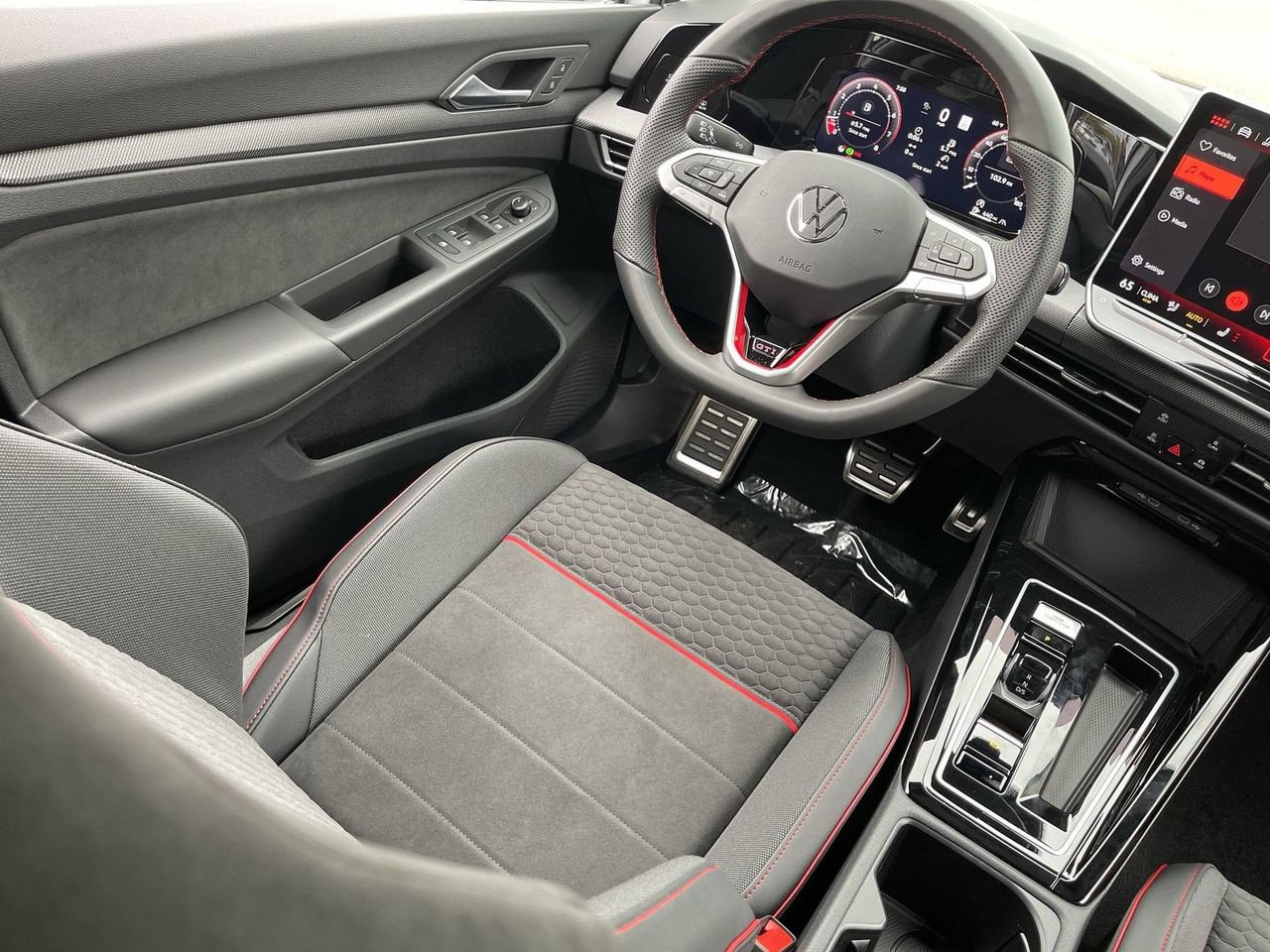 New 2026 Volkswagen GTI SE FWD image 10