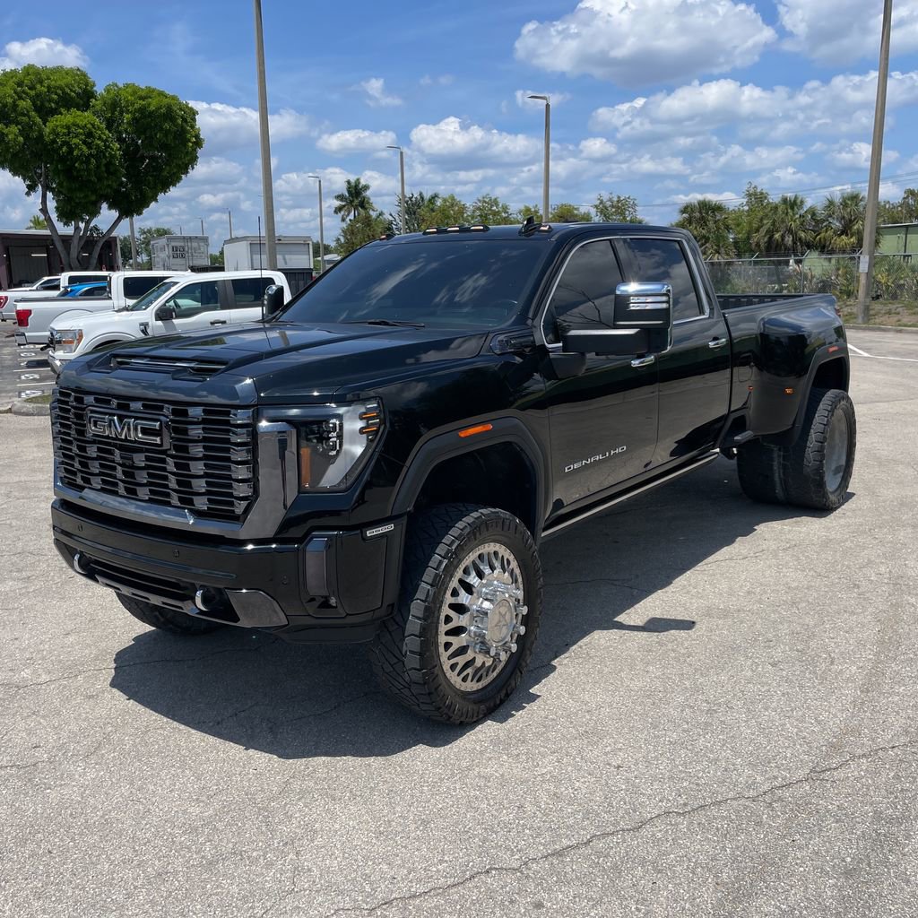 Used 2024 GMC Sierra 3500 Denali Ultimate AWD/4WD image 3