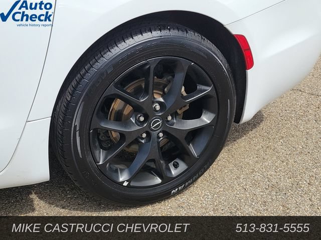 Used 2025 Chrysler Pacifica Limited FWD image 10