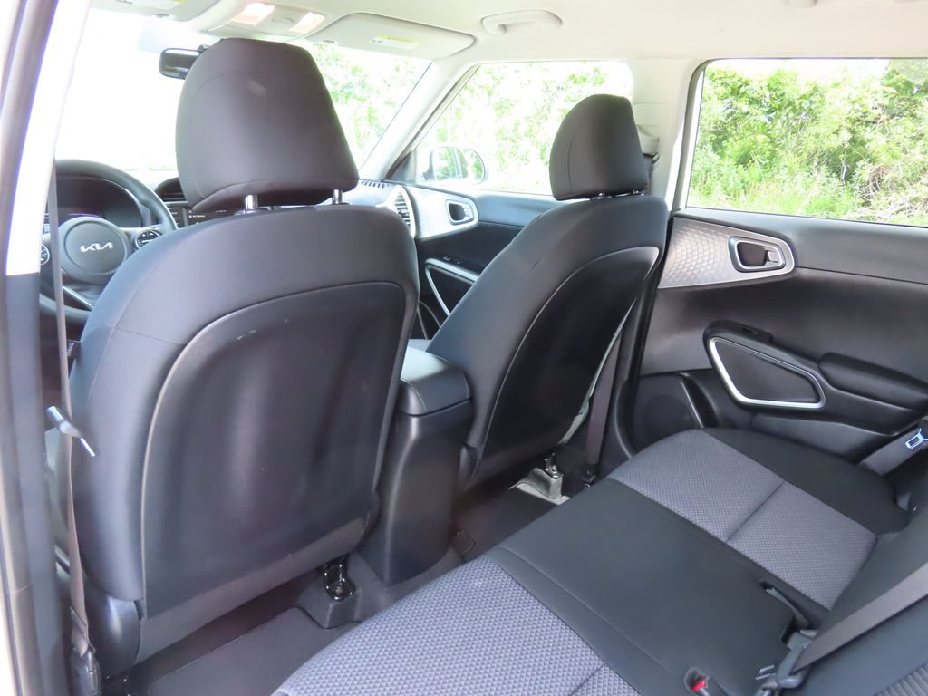 Certified 2025 Kia Soul LX w/ LX Technology Package FWD image 24