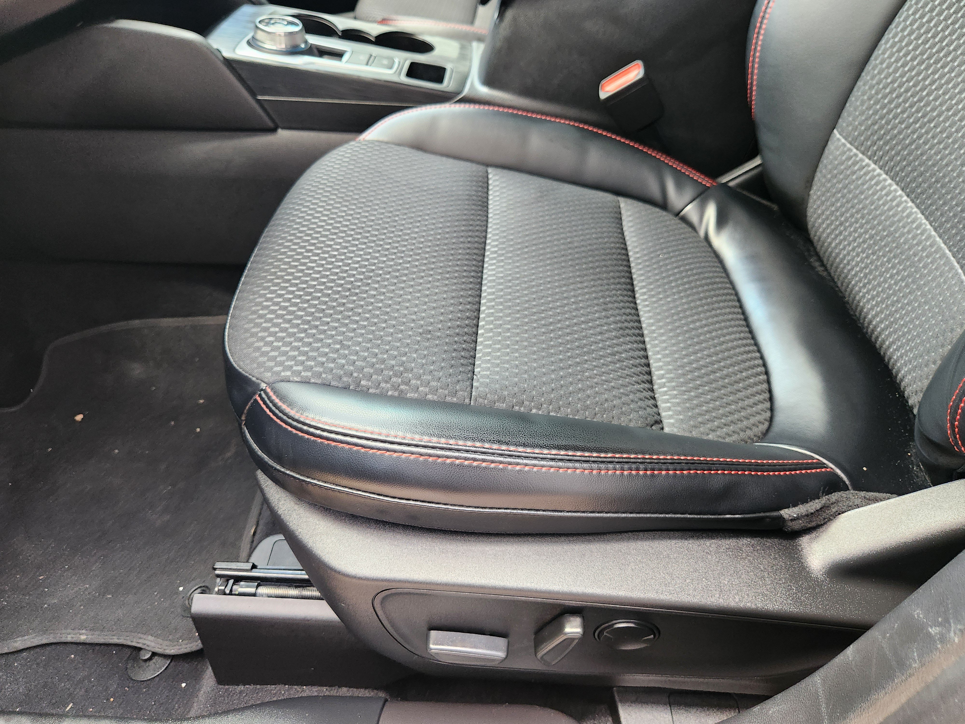Used 2023 Ford Escape ST-Line Select w/ Tech Pack #2 AWD/4WD image 17