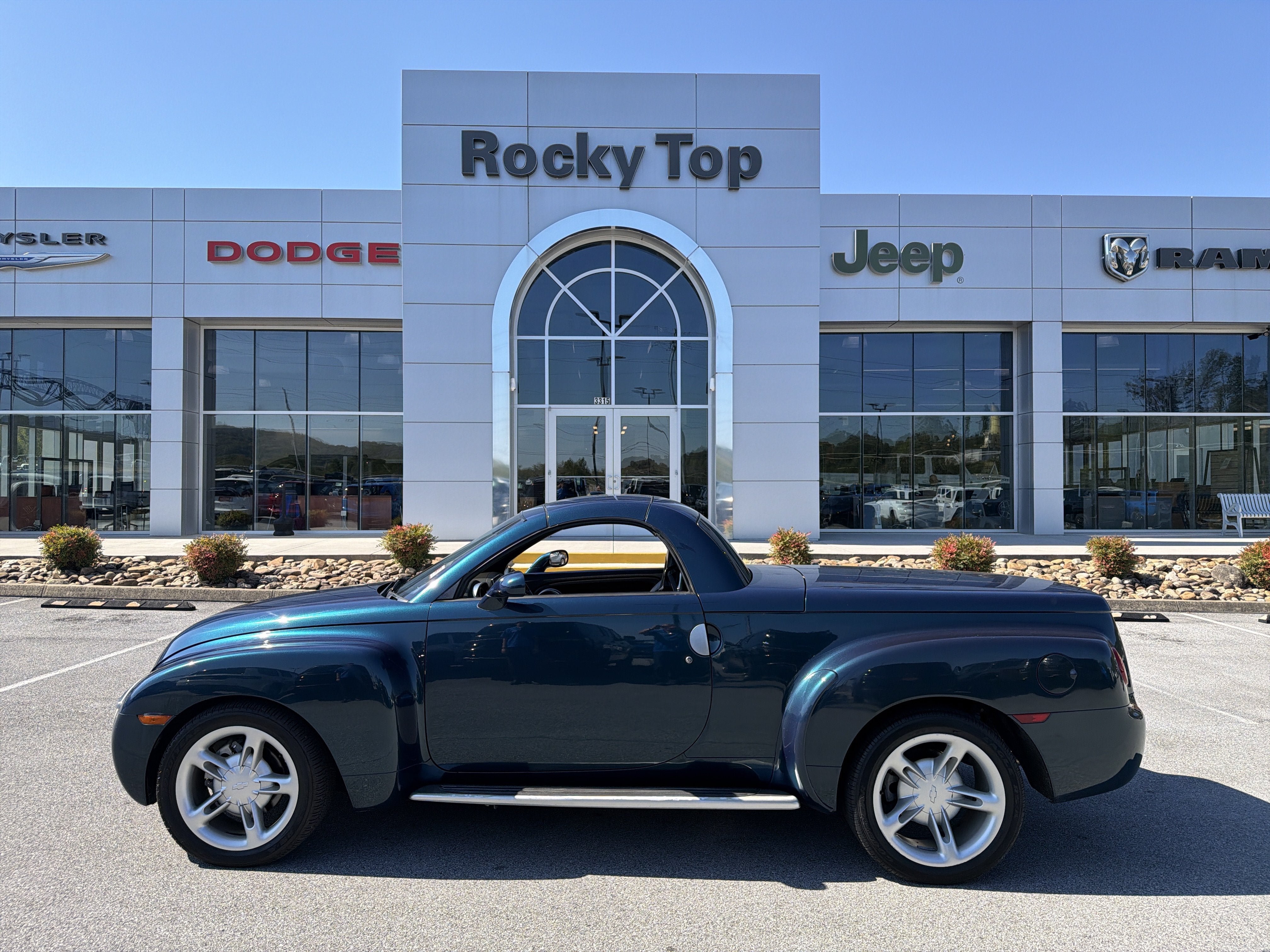 Used 2005 Chevrolet SSR w/ Preferred Equipment Group RWD image 1