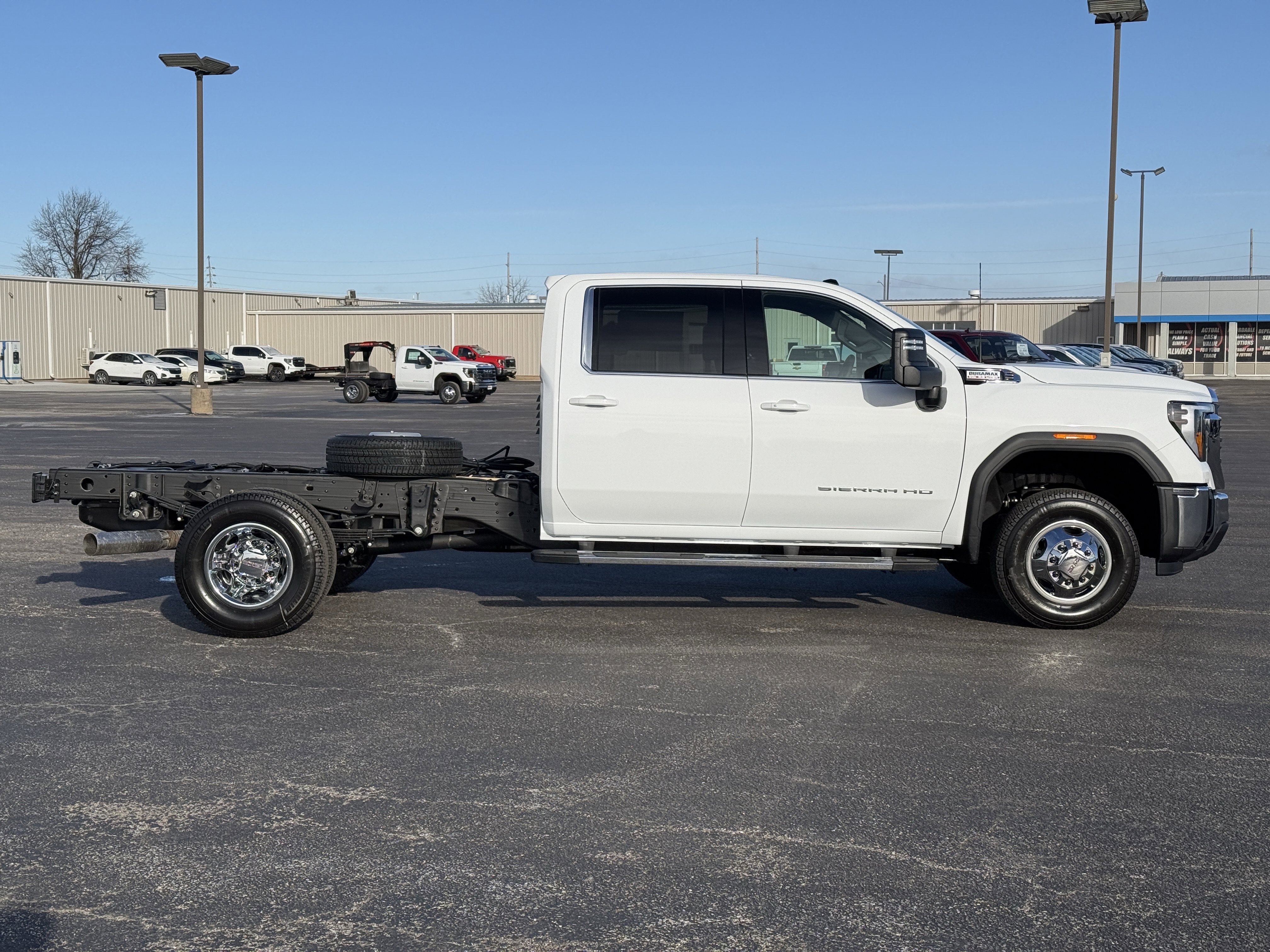 New 2026 GMC Sierra 3500 SLE image 3