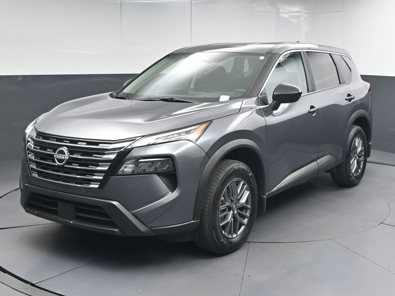 Used 2025 Nissan Rogue S image 3