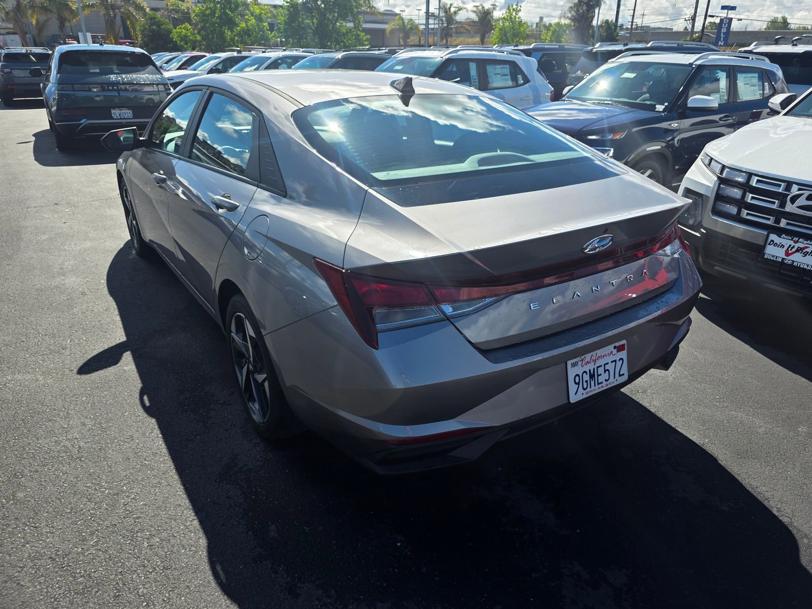 Used 2023 Hyundai Elantra SEL w/ Convenience Package image 4