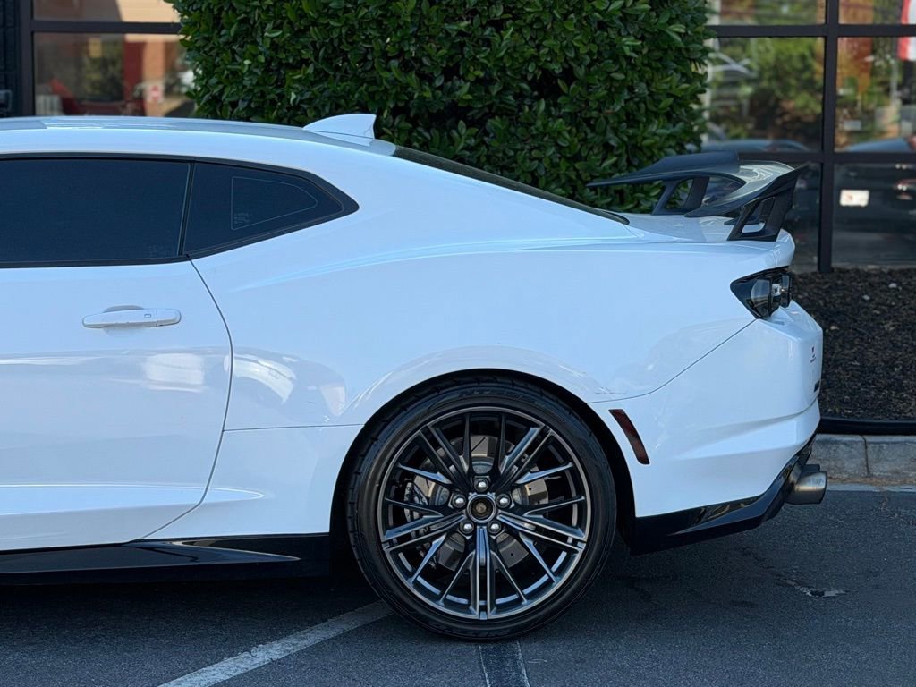 Used 2019 Chevrolet Camaro ZL1 RWD image 11