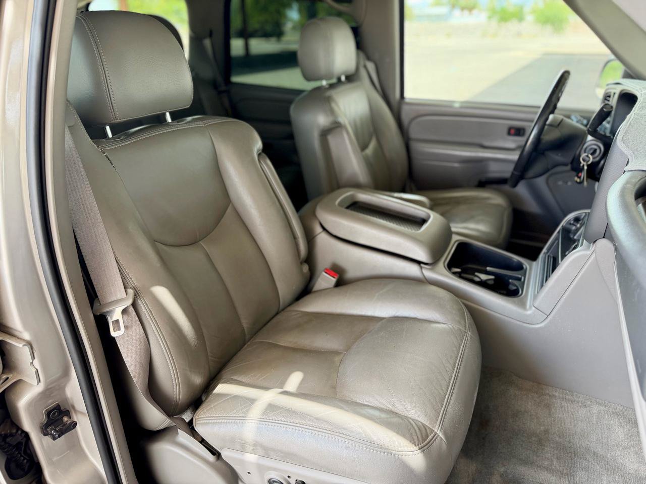 Used 2004 Chevrolet Tahoe LT w/ LT Preferred Equipment Group AWD/4WD image 17