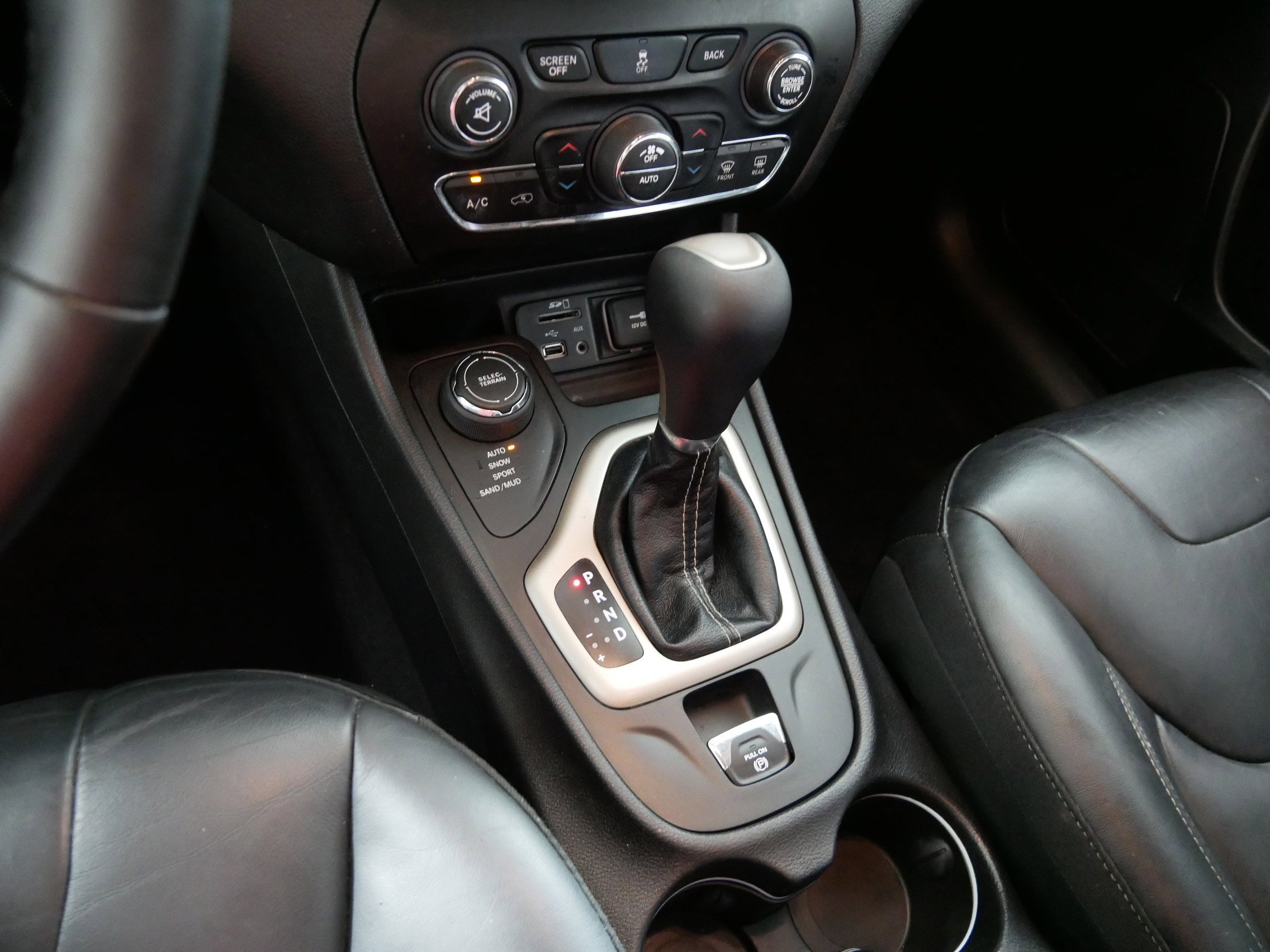 Used 2018 Jeep Cherokee Limited image 24