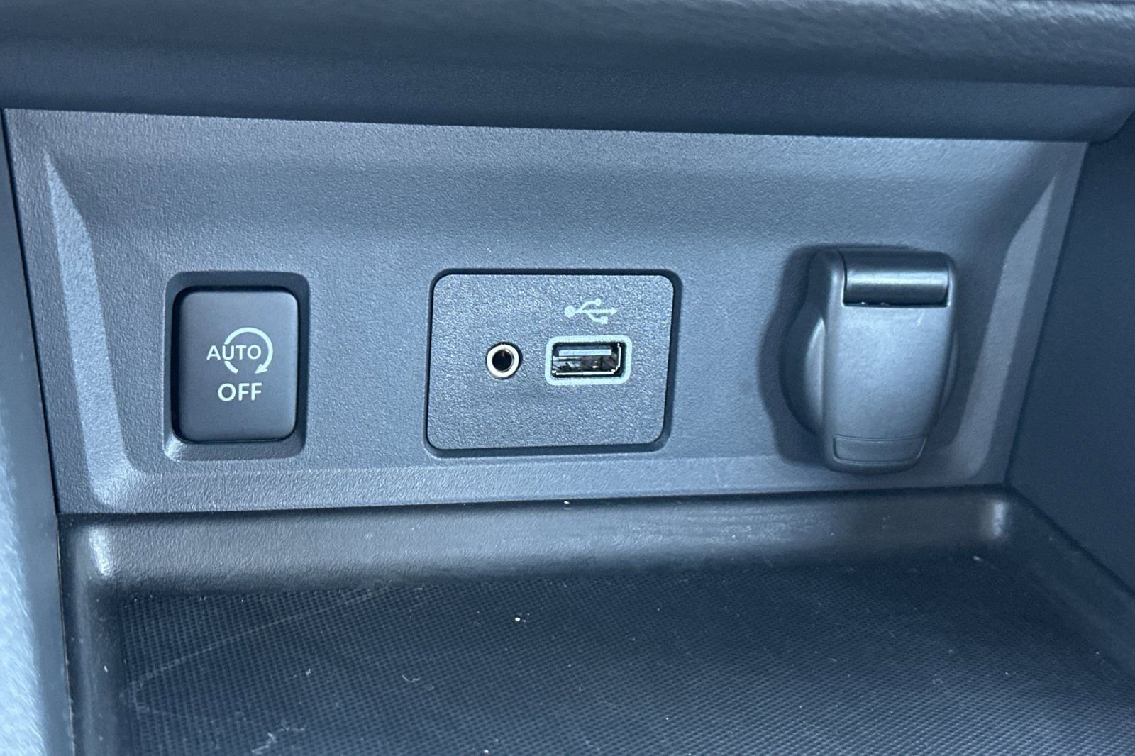 Certified 2025 Nissan Sentra S FWD image 31
