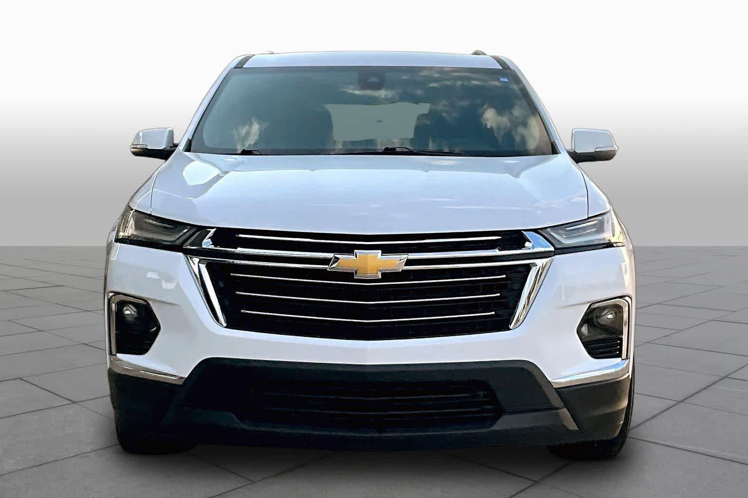 Used 2023 Chevrolet Traverse LT FWD image 3
