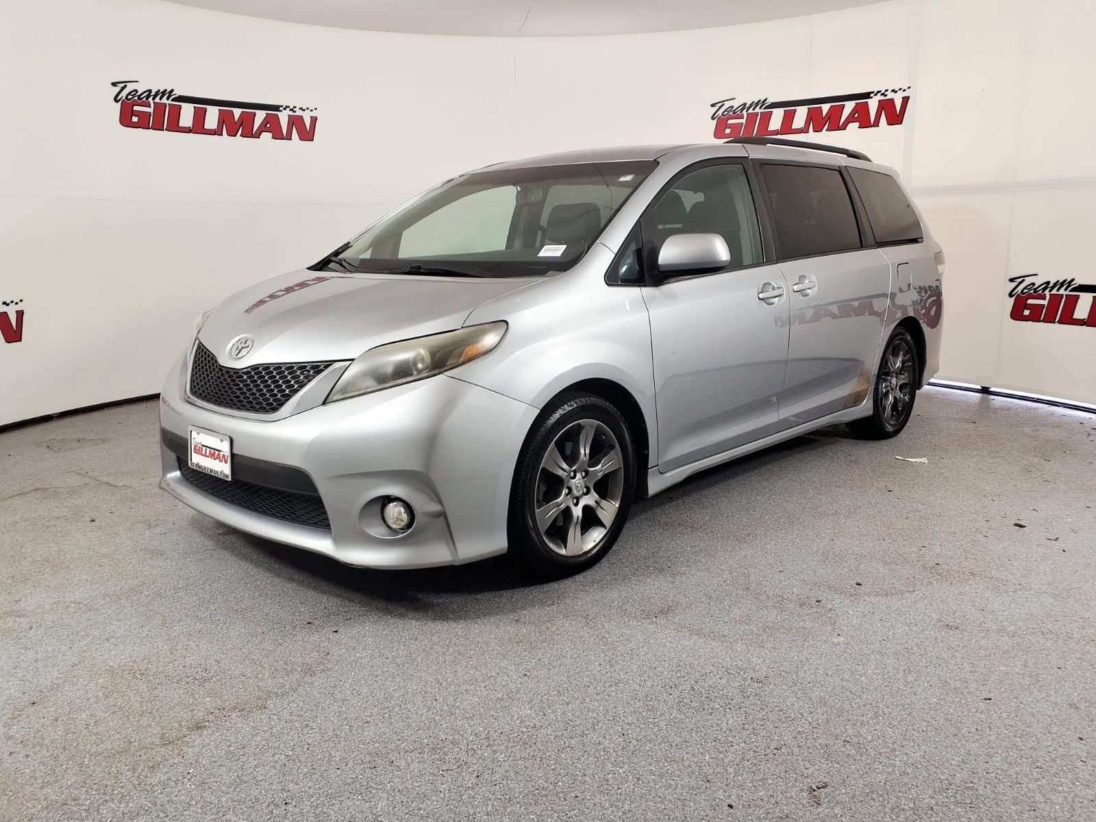 Used 2015 Toyota Sienna SE FWD image 3