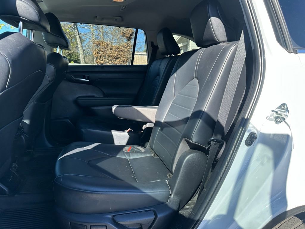 Used 2023 Toyota Highlander XLE image 9