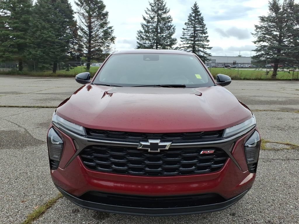 Used 2024 Chevrolet Trax RS w/ Driver Confidence Package FWD video 2