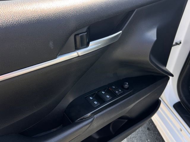 Used 2019 Toyota Camry SE image 11