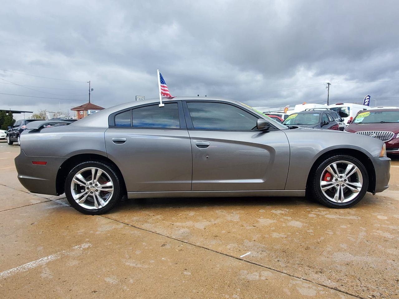 Used 2011 Dodge Charger SE RWD image 4