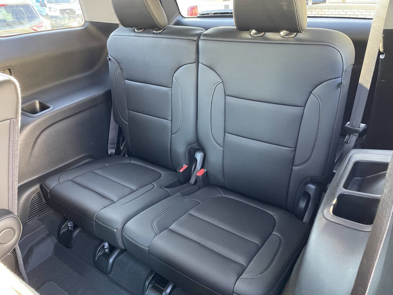 Used 2023 GMC Acadia SLT w/ Preferred Package image 6