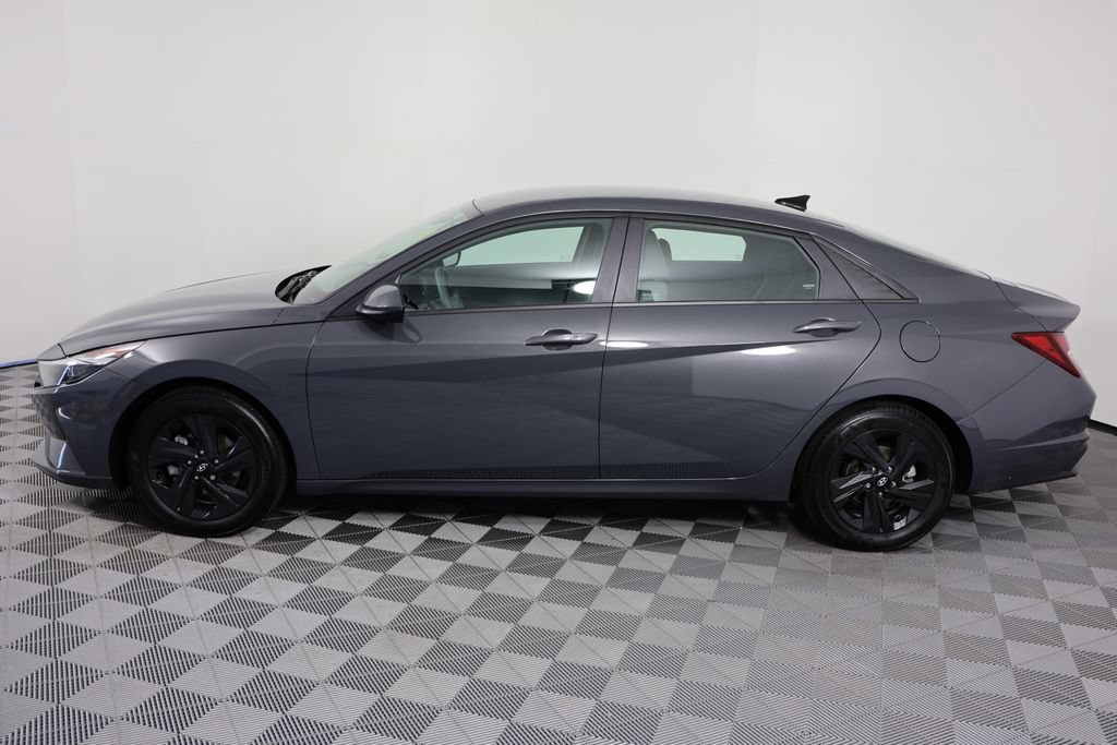 Used 2023 Hyundai Elantra SEL w/ Preferred Accessory Package FWD image 5