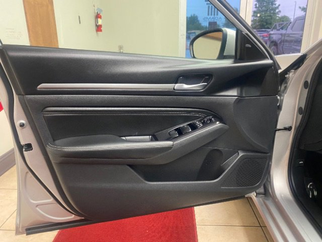 Used 2022 Nissan Altima 2.5 SV w/ SV Premium Package image 9