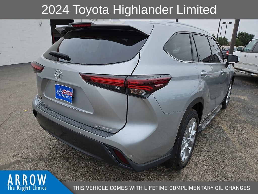 Used 2024 Toyota Highlander Limited FWD image 12