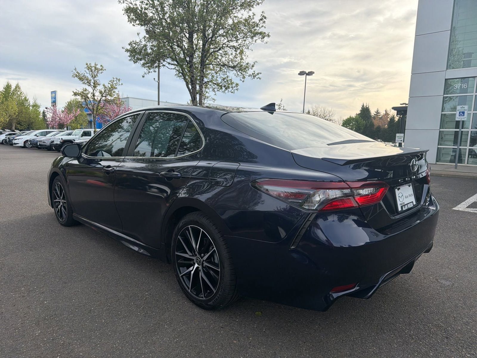 Used 2022 Toyota Camry SE w/ Cold Weather Package AWD/4WD image 2