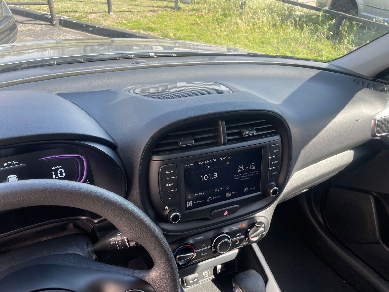 Used 2025 Kia Soul LX w/ LX Technology Package image 17