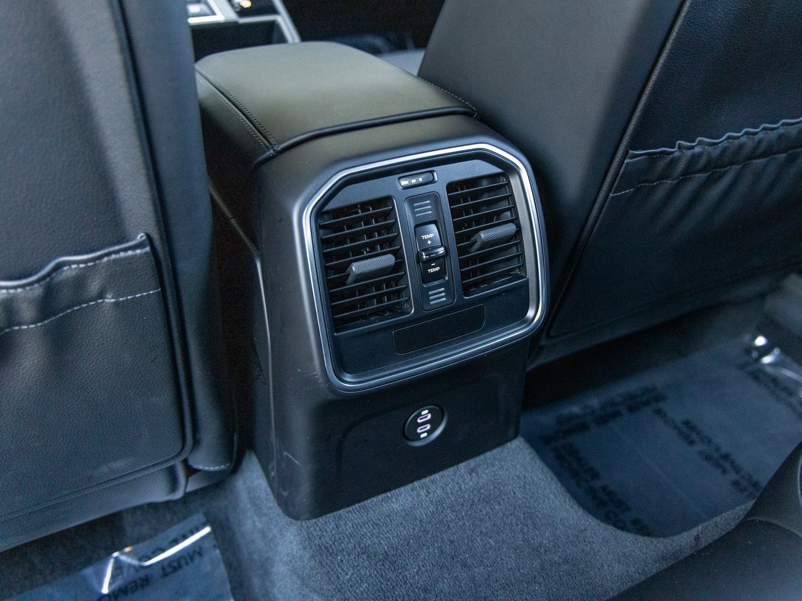 Certified 2024 Porsche Macan image 41