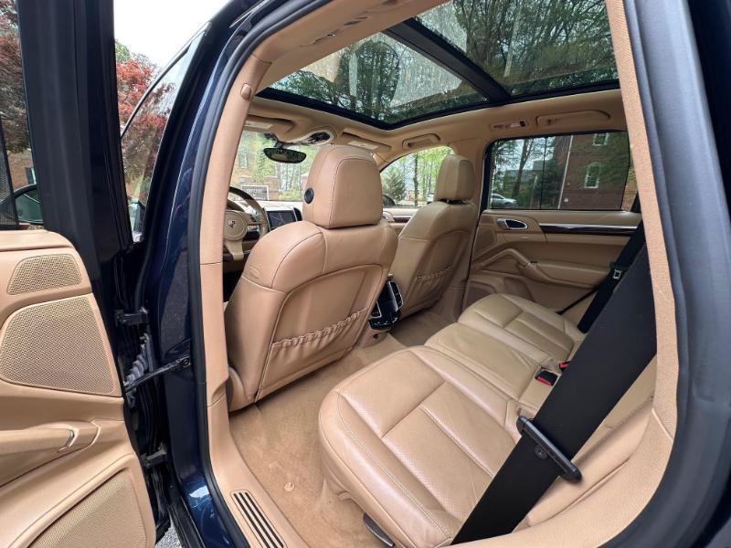 Used 2011 Porsche Cayenne AWD/4WD image 19