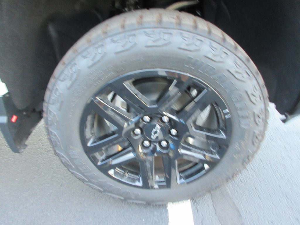 New 2026 Chevrolet Silverado 1500 Custom Trail Boss w/ LPO, Dark Essentials Package AWD/4WD image 9