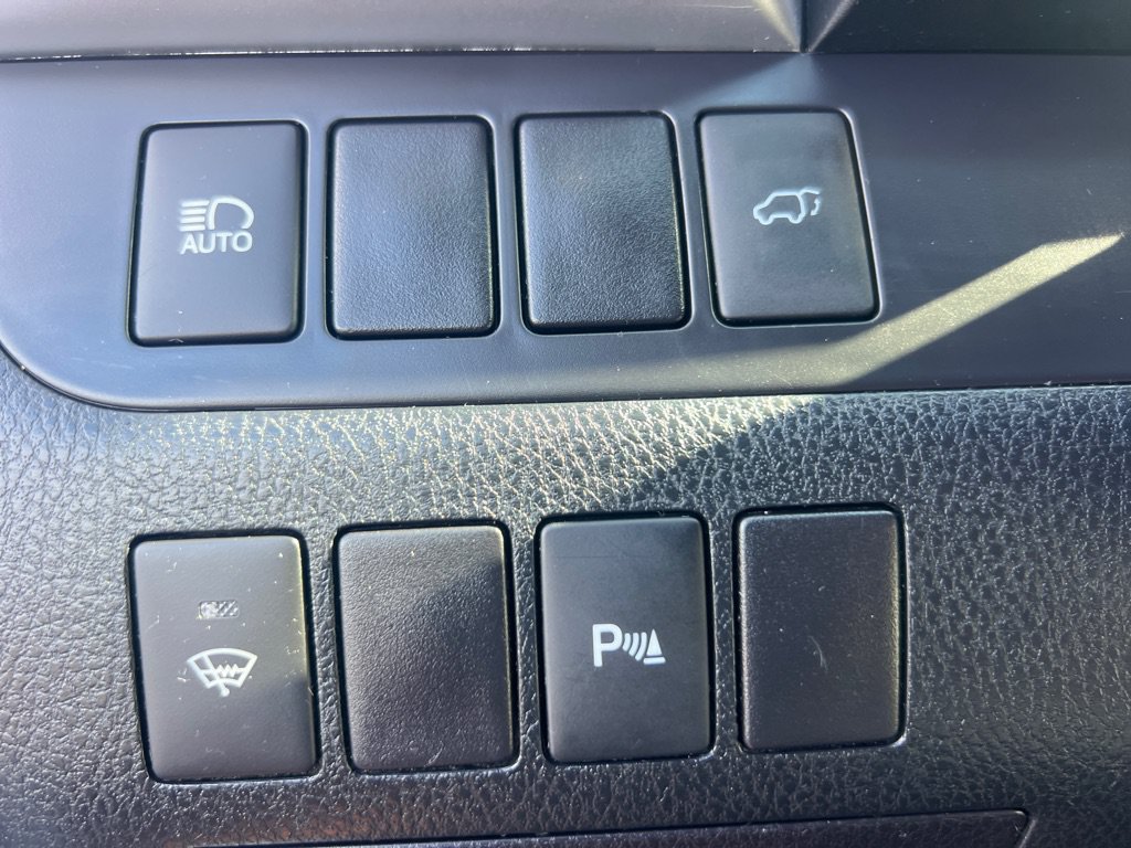 Used 2017 Toyota Highlander Limited AWD/4WD image 32
