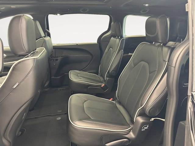 New 2026 Chrysler Pacifica Limited w/ S Appearance Package image 13
