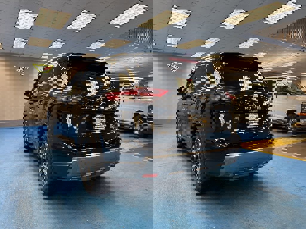 Used 2024 Nissan Rogue SL image 11