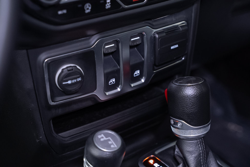 Used 2023 Jeep Wrangler Sport AWD/4WD image 35