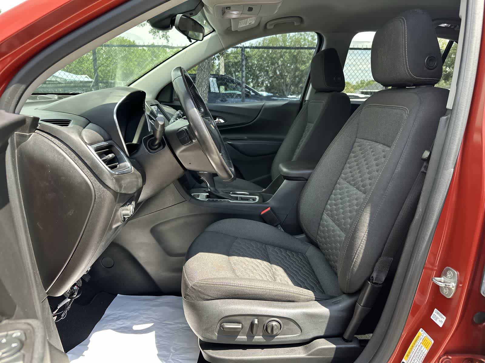 Used 2020 Chevrolet Equinox LT FWD image 3
