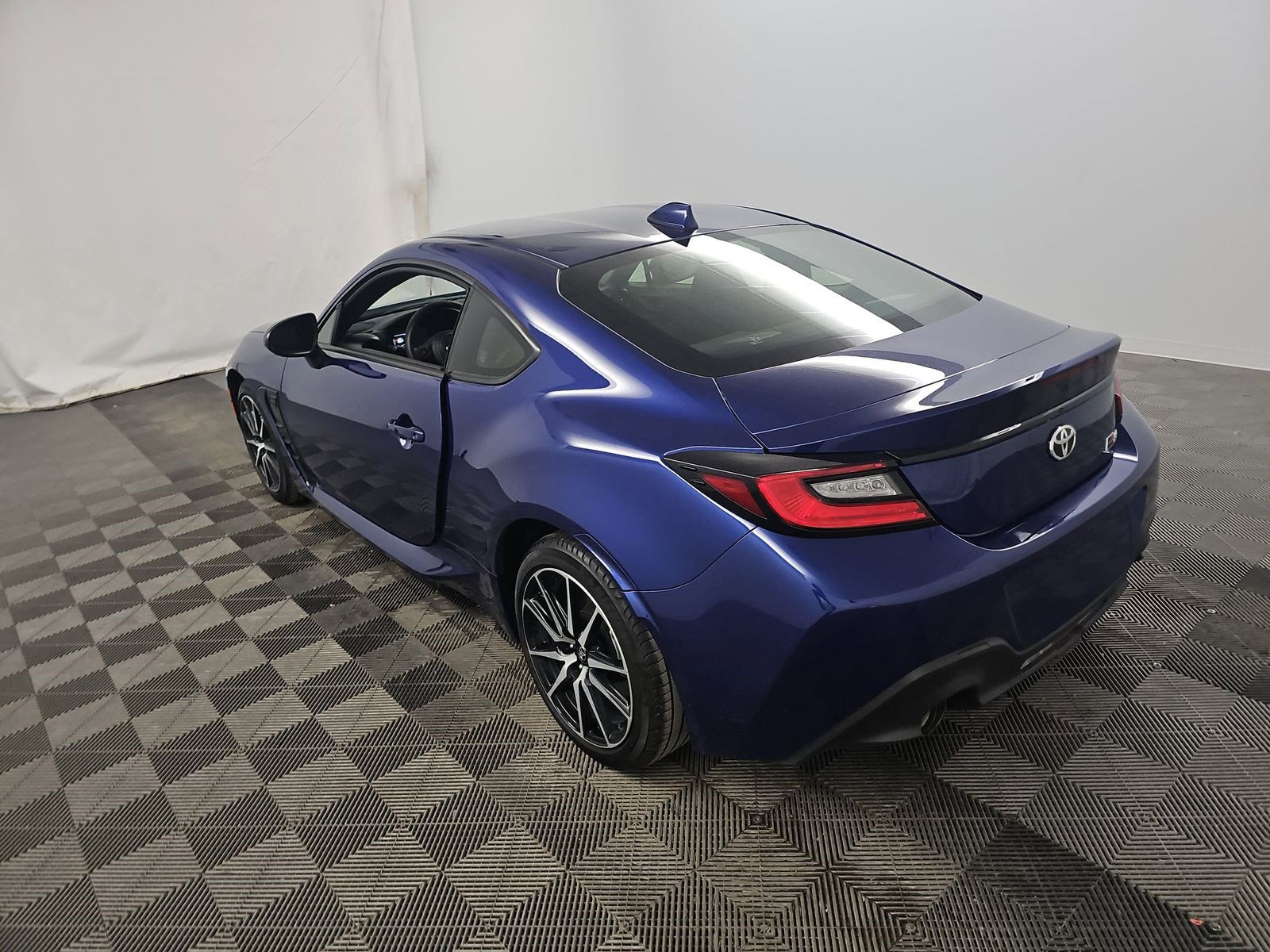 Used 2024 Toyota GR86 RWD image 12