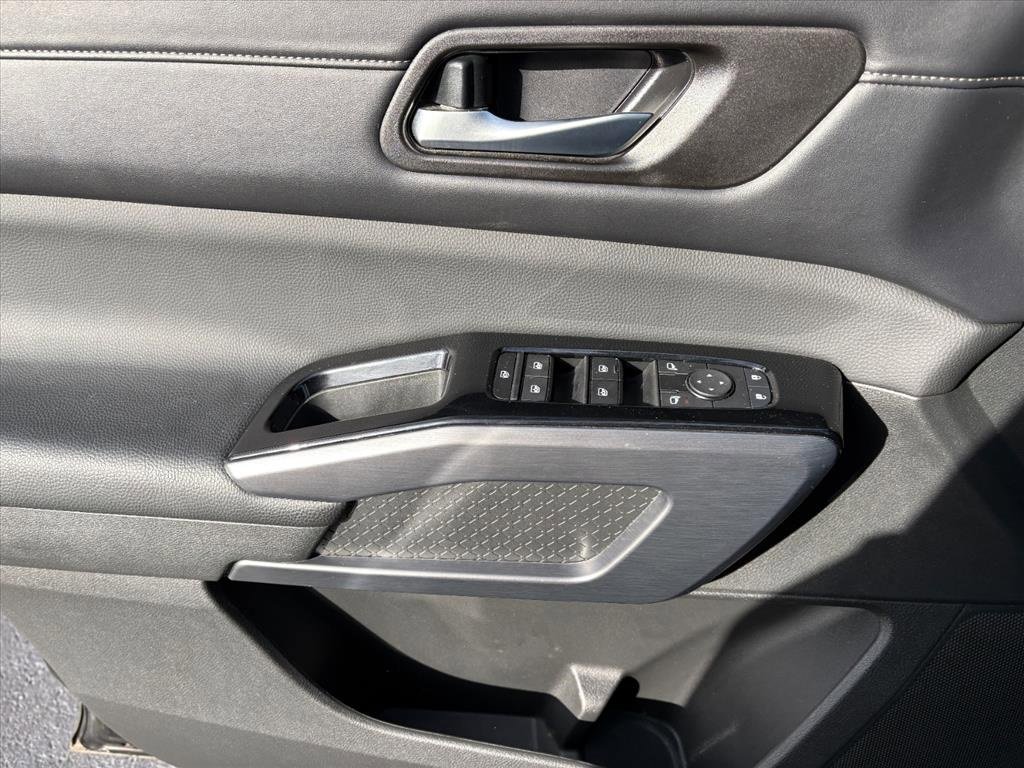Used 2024 Nissan Pathfinder SL image 23