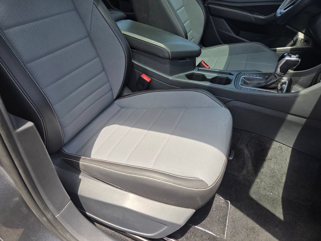 Used 2025 Volkswagen Jetta SE FWD image 26