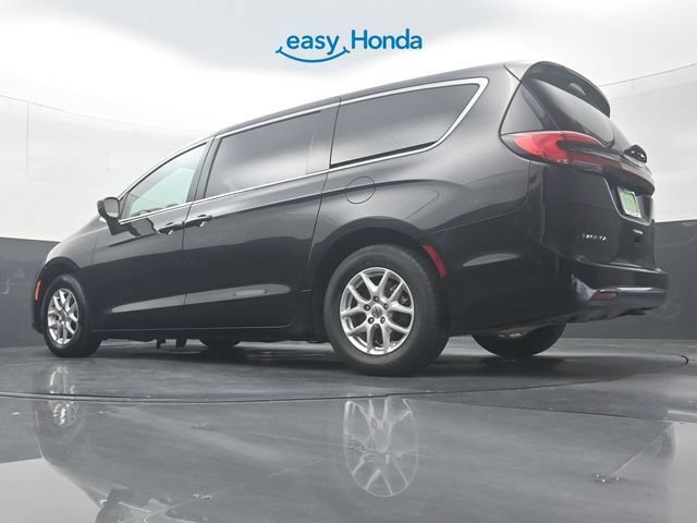 Used 2023 Chrysler Pacifica Touring-L FWD image 31