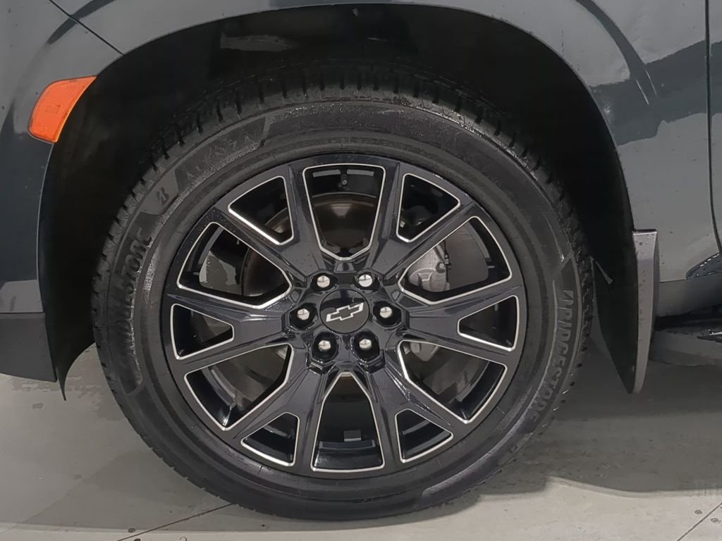 Used 2022 Chevrolet Tahoe RST w/ Luxury Package AWD/4WD image 17