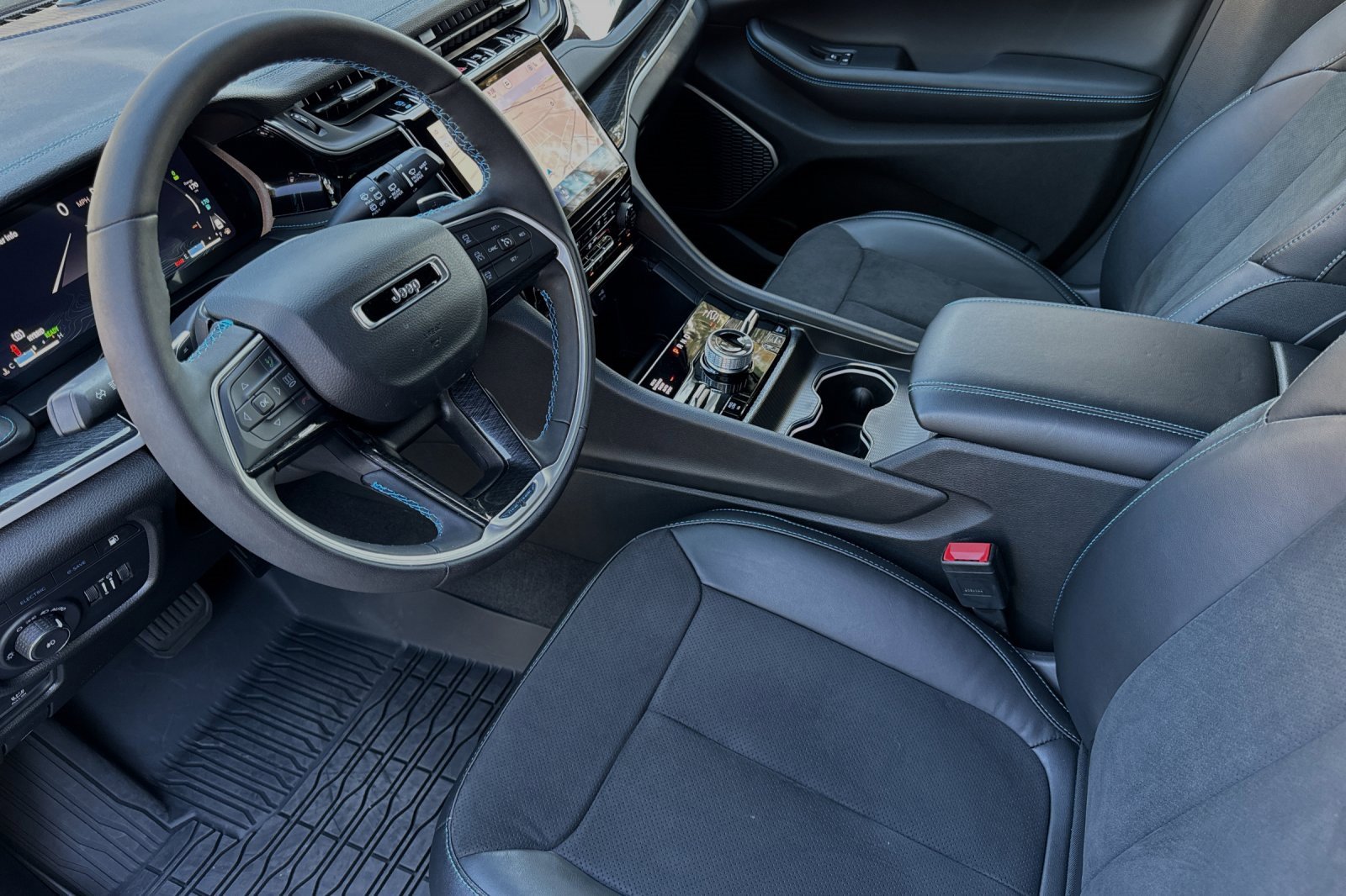 New 2023 Jeep Grand Cherokee Trailhawk w/ Advanced Protech Group II image 9