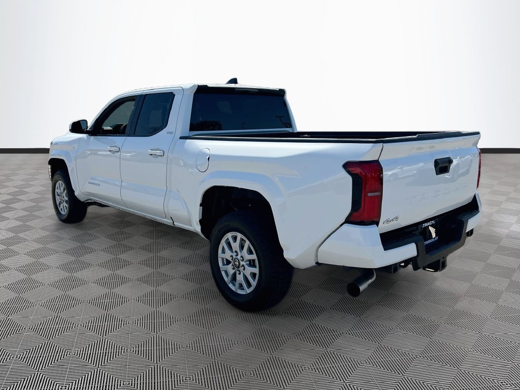 Used 2024 Toyota Tacoma SR5 AWD/4WD image 5